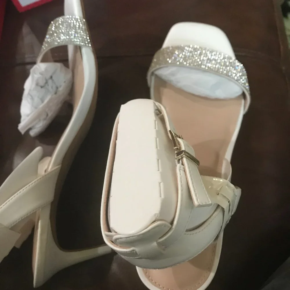 NIB Kelly & Katie Mayla Sandals 10M